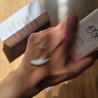 줄라이 모닝 _ JULY MORNING 줄라이모닝 하이드레이팅 퍼퓸드 바디앤핸드 에멀젼 — 5점을 준 리뷰어가 2022년 3월 올린 사용 사진