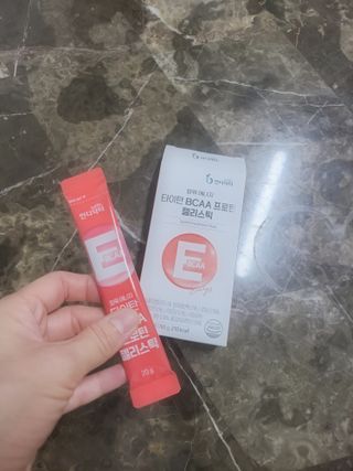 [인디닥터] 타이탄 BCAA 프로틴 젤리스틱 — 3점을 준 리뷰어가 2022년 5월 올린 사용 사진