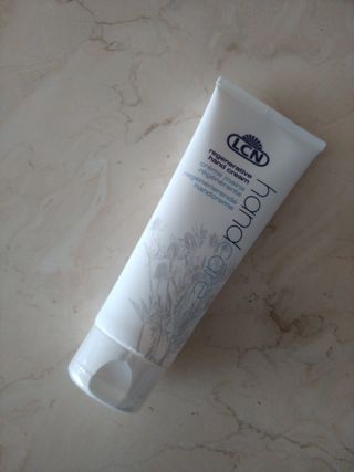 LCN(엘씨엔) LCN 리제너러티브 핸드크림 75ml 주름개선 고보습 재생핸드크림 — 5점을 준 리뷰어가 2022년 8월 올린 사용 사진