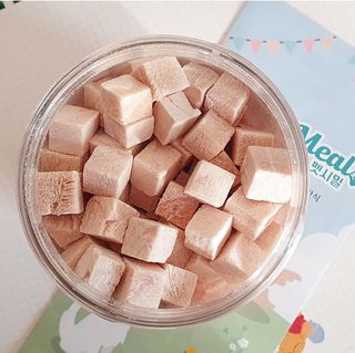 [펫시밀] 원물그대로 영양듬뿍 진공동결건조 북어트릿75g,치킨트릿100g,연어트릿75g 강아지 고양이 간식 — 5점을 준 리뷰어가 2023년 6월 올린 사용 사진
