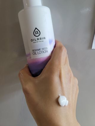 오일아리아 뉴트리 모이스처라이징 세사미 씨드 오일로션 & 데일리 디톡스 세사미 그라운즈 바디스크럽 — 4점을 준 리뷰어가 2023년 9월 올린 사용 사진