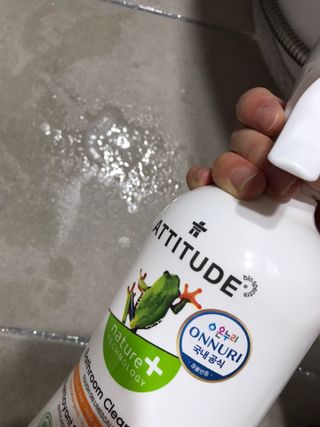 에티튜드 천연 욕실 클리너 시트러스제스트 향 (800ml) — 5점을 준 리뷰어가 2022년 9월 올린 사용 사진
