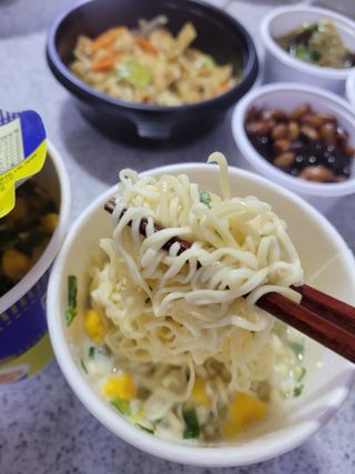 NISSIN 닛신 컵누들  4종 - 씨푸드오리지날, 씨푸드 스파이시, 씨푸드 커리, 씨푸드 XO소스 — 5점을 준 리뷰어가 2021년 11월 올린 사용 사진