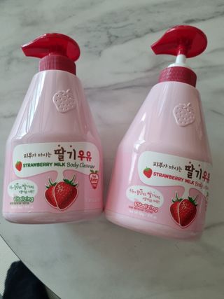 [과일나라] 피부가 마시는 딸기우유 바디클렌저&바디로션 — 5점을 준 리뷰어가 2022년 10월 올린 사용 사진