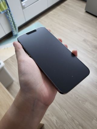 아클리브 Eco 항균 항바이러스 액정 보호필름(iPhone) — 5점을 준 리뷰어가 2022년 8월 올린 사용 사진