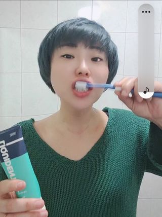리퀴덴트 오랄케어 온가족용 리퀴덴트 더더 오랄케어 무불소 치약 + 임상시험완료 이중 미세 엠보싱 칫솔 올데이세트 — 5점을 준 리뷰어가 2020년 12월 올린 사용 사진