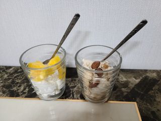 매일바이오 그릭요거트 오리지널 플레인 4개, 로스터리 커피믹스 4개 — 5점을 준 리뷰어가 2021년 12월 올린 사용 사진