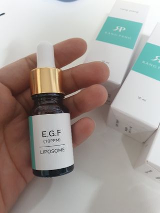랑팡 EGF+FGF 10ppm 리포좀 앰플 원액 10ml — 5점을 준 리뷰어가 2021년 11월 올린 사용 사진