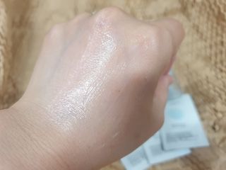 [스킨1004] 마다가스카르 센텔라 히알루-시카 워터핏 선세럼 50ml — 5점을 준 리뷰어가 2024년 5월 올린 사용 사진