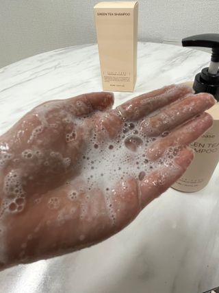 프리마인 더이상 뻣뻣하고 효과없는 탈모샴푸는 NO. 근본부터 케어하는 셀베이스 그린티샴푸(500ml) — 5점을 준 리뷰어가 2023년 1월 올린 사용 사진