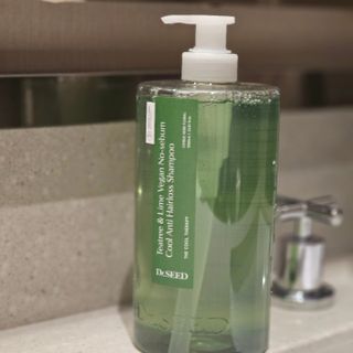 닥터시드 티트리 앤 라임 비건 지성케어 쿨 탈모 샴푸 (1000ml) — 5점을 준 리뷰어가 2023년 12월 올린 사용 사진