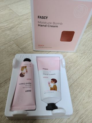 파시 FASCY 高保湿ハンドクリーム40ml+80ml セット — 4점을 준 리뷰어가 2021년 7월 올린 사용 사진