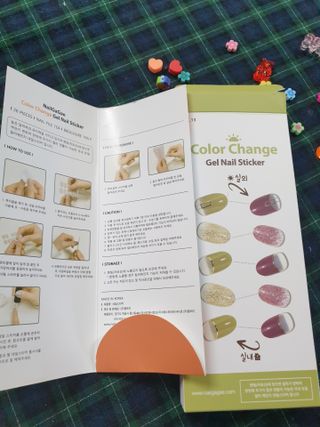 [네일가게] 햇빛에 닿으면 색이 변하는 신기한 햇살 반전 네일스티커_B — 5점을 준 리뷰어가 2021년 8월 올린 사용 사진