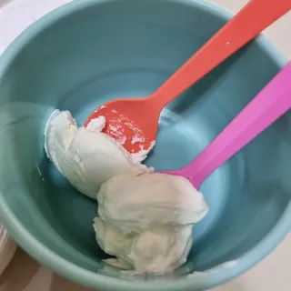 요그앤오트 그릭요거트 24 150g +  그릭요거트 48 150g + 블루베리 콤포트 — 5점을 준 리뷰어가 2022년 6월 올린 사용 사진