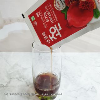 농업회사법인조은 유기농 석류 NFC 착즙주스 70ml 30포 — 5점을 준 리뷰어가 2021년 10월 올린 사용 사진