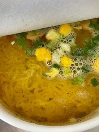 NISSIN 닛신 컵누들  4종 - 씨푸드오리지날, 씨푸드 스파이시, 씨푸드 커리, 씨푸드 XO소스 — 5점을 준 리뷰어가 2021년 11월 올린 사용 사진