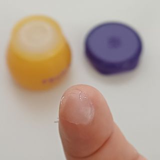 틱톡 [후르디아] 튼입술해결템 올리브영 블루베리 하이드레이팅 허니 립밤 — 5점을 준 리뷰어가 2024년 2월 올린 사용 사진