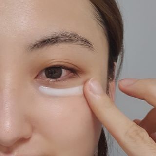 엘리샤코이 유스워터 페이스 앤 아이크림 — 5점을 준 리뷰어가 2021년 10월 올린 사용 사진
