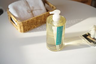 닥터시드 페퍼민트 앤 레몬 비건 비듬케어 쿨 탈모 샴푸 (1000ml) — 5점을 준 리뷰어가 2024년 2월 올린 사용 사진