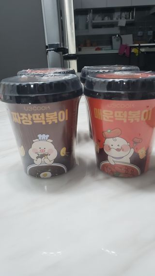 유비쿡 컵떡볶이 매운컵떡볶이2개/ 짜장컵떡볶이 2개  총 4개세트 — 5점을 준 리뷰어가 2021년 2월 올린 사용 사진