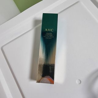 [NEW 탄력유턴 아이크림] AHC 유스 래스팅 리얼 아이크림 포 페이스 — 3점을 준 리뷰어가 2021년 3월 올린 사용 사진