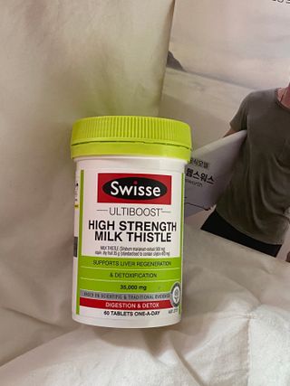 Swisse 스위스 고함량 밀크씨슬 35,000mg 60정 — 5점을 준 리뷰어가 2021년 11월 올린 사용 사진