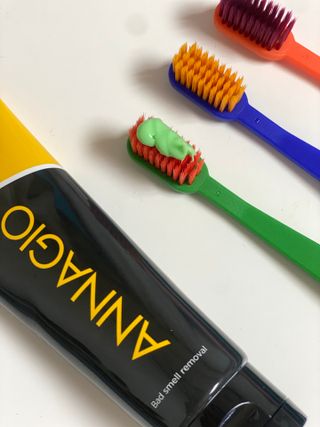 [지오클린] 안나지오 구취케어  기능성 치약 칫솔 세트 (칫솔 5 개+치약 100g 1 개 ) — 5점을 준 리뷰어가 2022년 6월 올린 사용 사진