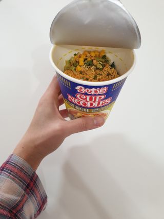 NISSIN 닛신 컵누들  4종 - 씨푸드오리지날, 씨푸드 스파이시, 씨푸드 커리, 씨푸드 XO소스 — 5점을 준 리뷰어가 2023년 1월 올린 사용 사진