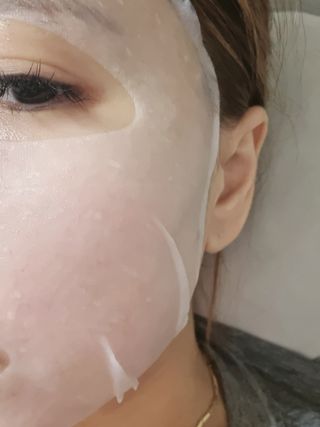 쿠피 피디알엔 연어 더마 페이셜 마스크 — 5점을 준 리뷰어가 2022년 1월 올린 사용 사진
