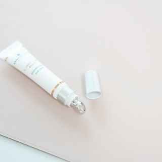 산수시 일루미네이팅 펄 영양 다크서클 스틱 아이 크림 케어 15ml — 5점을 준 리뷰어가 2021년 6월 올린 사용 사진