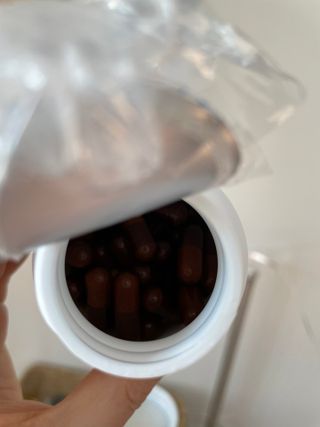 프리마인 홍삼의 강력한 에너지, 이제는 흡수율을 높인 최첨단 캡슐로 간편하게 초고속 충전하세요. — 5점을 준 리뷰어가 2022년 4월 올린 사용 사진