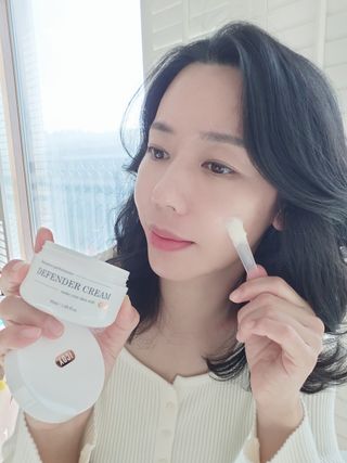 아이코이 디펜더 미백 크림 수분 기미잡티 수부지 색소침착 — 4.5점을 준 리뷰어가 2022년 12월 올린 사용 사진