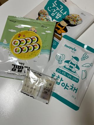 해풀잎 누구나 김밥*1ea [(혼합야채 35g *1ea,  김밥김 (5g, 5ea),  양념간장 (6g, 5ea), 참기름(5g, 2ea)] — 4점을 준 리뷰어가 2022년 10월 올린 사용 사진
