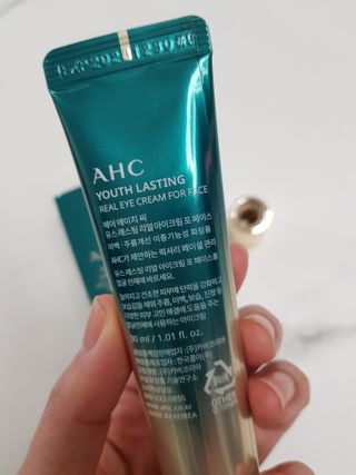 [NEW 탄력유턴 아이크림] AHC 유스 래스팅 리얼 아이크림 포 페이스 — 5점을 준 리뷰어가 2021년 2월 올린 사용 사진