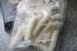 디케이식품(주) 고르곤졸라&모짜렐라 치즈스틱 400g — 5점을 준 리뷰어가 2023년 3월 올린 사용 사진