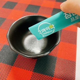 [유산균] 오마이락 장편한습관 프로바이오틱스 30P — 4.5점을 준 리뷰어가 2022년 12월 올린 사용 사진