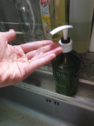 올리브 오일 스킨케어 컴퍼니 [OOSC] 촉촉 깨끗 내추럴리 너리시드 핸드워시 500ml — 5점을 준 리뷰어가 2021년 5월 올린 사용 사진