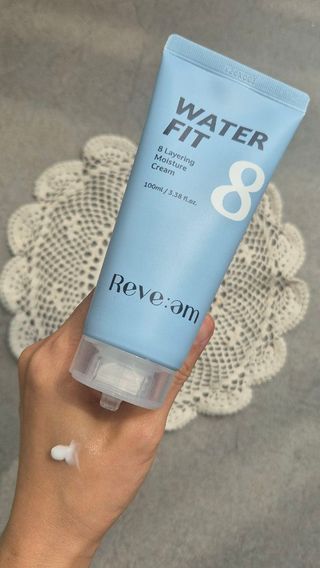 나우 [리브엠]피부 속부터 겹겹이, 촘촘하게! 워터핏8중 수분착붙 크림 — 5점을 준 리뷰어가 2025년 5월 올린 사용 사진
