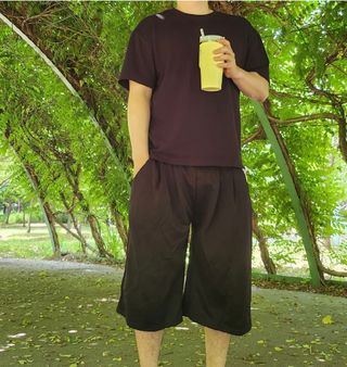다운블로우 ~남자 버뮤다 7부 와이드 핀턱 트레이닝 반바지 ACC SS1001 — 4.5점을 준 리뷰어가 2025년 6월 올린 사용 사진