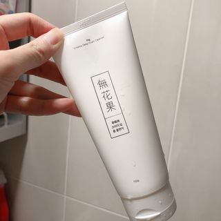 [베러오리진] 무화과 크리미 딥 폼 클렌저/피부 노폐물 & 미세먼지 99 세정 인증 민감성 피부 무자극 인증 — 4.5점을 준 리뷰어가 2021년 12월 올린 사용 사진