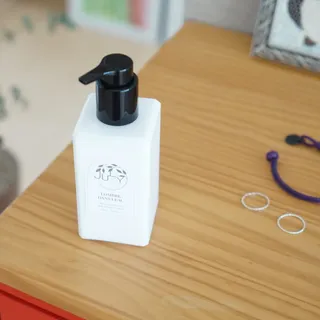 줄라이 모닝 _ JULY MORNING 줄라이모닝 하이드레이팅 퍼퓸드 바디앤핸드 에멀젼 — 5점을 준 리뷰어가 2021년 10월 올린 사용 사진