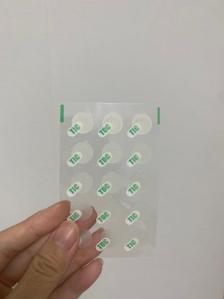 [큐어반H 스팟] 자외선 99프로 차단되는 스틱타입 스팟밴드(1팩 / 66매입) — 5점을 준 리뷰어가 2022년 12월 올린 사용 사진