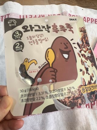 스낵스 와그작후루룩 3종_카카오2봉+아몬드2봉+딸기2봉 (총 6봉) — 5점을 준 리뷰어가 2024년 2월 올린 사용 사진