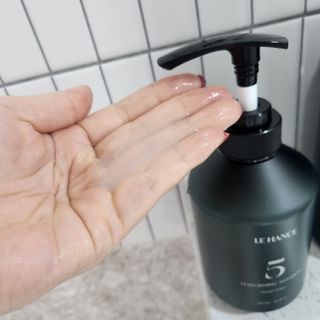 르핸스 퍼포밍 5 샴푸 비반트 포렛/베티버 포그 — 5점을 준 리뷰어가 2022년 12월 올린 사용 사진