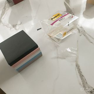 [3M] 포스트잇 점착메모지 강한점착용 노트654 심플리서린 5패드 430매 — 4점을 준 리뷰어가 2024년 9월 올린 사용 사진