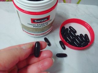 Swisse 스위스 고함량 프로폴리스 2,000mg 210정 — 4점을 준 리뷰어가 2021년 1월 올린 사용 사진