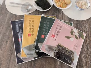 [해림맛김] 들기름에 구운 바삭바삭 김 4종 세트 + 1종 랜덤발송 총5개입 — 5점을 준 리뷰어가 2021년 2월 올린 사용 사진