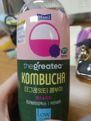 더그레잇티 콤부차 [매일유업] 더그레잇티 44kcal 콤부차 300ml *12개입 (오리지널 6개+베리리치 6개) — 5점을 준 리뷰어가 2023년 7월 올린 사용 사진