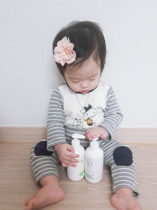 mom e 맘이 내추럴 베이비 케어 샴푸앤바스+로션 — 5점을 준 리뷰어가 2021년 1월 올린 사용 사진