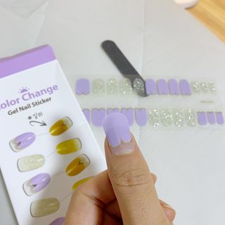 [네일가게] 햇빛에 닿으면 색이 변하는 신기한 햇살 반전 네일스티커 — 4.5점을 준 리뷰어가 2021년 8월 올린 사용 사진